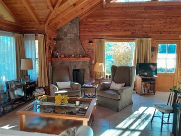 Venta casa 2 dorm c/ quincho B°Altos del Chapelco, San Martin de Los Andes