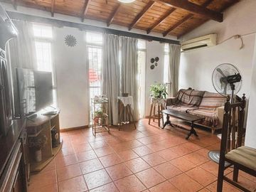 Venta - Casa en Planta Alta en Barrio Echesortu