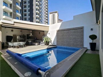 Residencia con Alberca y Acabados de Lujo en Zona Valle Poniente