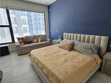 Residencia con Alberca y Acabados de Lujo en Zona Valle Poniente