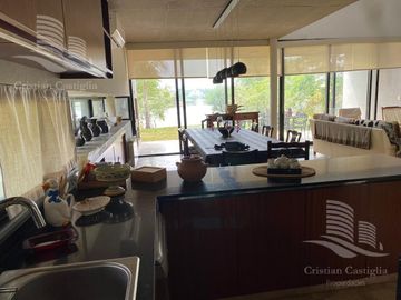 Venta - Casa 5/Cinco Ambientes al Rio Lujan, Muelle, Balcón, Jardín - San Benito, Villanueva