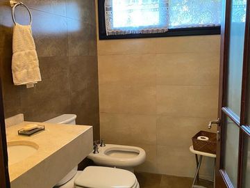 Venta - Casa 5/Cinco Ambientes al Rio Lujan, Muelle, Balcón, Jardín - San Benito, Villanueva