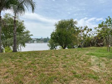 Venta - Casa 5/Cinco Ambientes al Rio Lujan, Muelle, Balcón, Jardín - San Benito, Villanueva