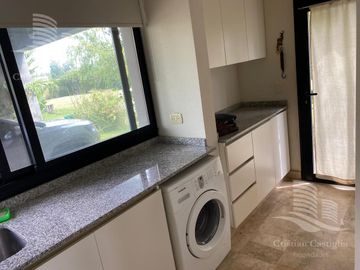 Venta - Casa 5/Cinco Ambientes al Rio Lujan, Muelle, Balcón, Jardín - San Benito, Villanueva