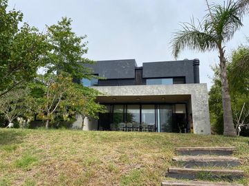 Venta - Casa 5/Cinco Ambientes al Rio Lujan, Muelle, Balcón, Jardín - San Benito, Villanueva