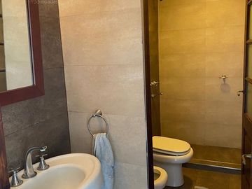 Venta - Casa 5/Cinco Ambientes al Rio Lujan, Muelle, Balcón, Jardín - San Benito, Villanueva