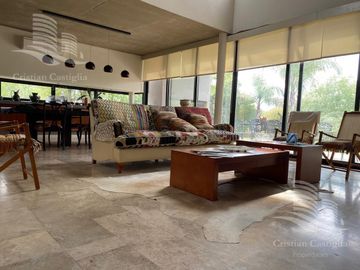 Venta - Casa 5/Cinco Ambientes al Rio Lujan, Muelle, Balcón, Jardín - San Benito, Villanueva