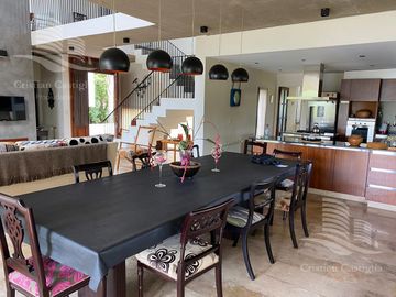 Venta - Casa 5/Cinco Ambientes al Rio Lujan, Muelle, Balcón, Jardín - San Benito, Villanueva