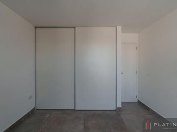 Departamento en Venta de 2 Dormitorios - General Paz - Op cochera
