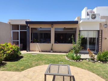 Casa en venta - 2 Dormitorios 3 Baños - La Rioja