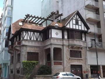 Casa - Mar Del Plata centro 9 ambientes cochera