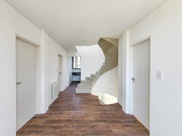 Casa de 4 dormitorios con jardín y pileta, Los Pasos 1, Barrios Del Jockey