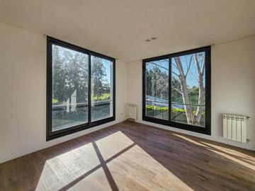 Casa de 4 dormitorios con jardín y pileta, Los Pasos 1, Barrios Del Jockey