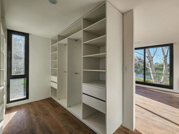 Casa de 4 dormitorios con jardín y pileta, Los Pasos 1, Barrios Del Jockey