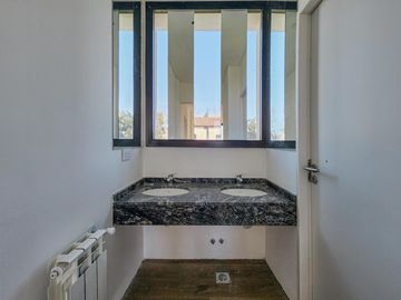 Casa de 4 dormitorios con jardín y pileta, Los Pasos 1, Barrios Del Jockey