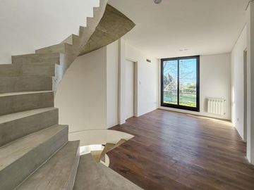 Casa de 4 dormitorios con jardín y pileta, Los Pasos 1, Barrios Del Jockey