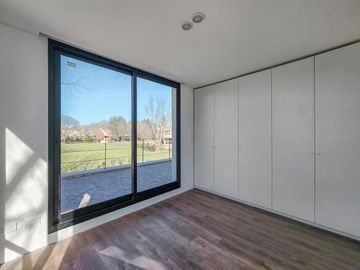 Casa de 4 dormitorios con jardín y pileta, Los Pasos 1, Barrios Del Jockey