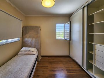 Casa de 2 dormitorios con 2 baños, pileta y galería