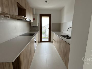 Venta de departamento de tres dormitorios con cochera