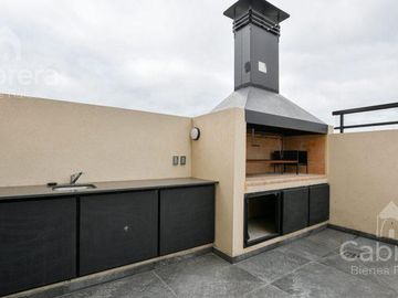 Venta de departamento de tres dormitorios con cochera