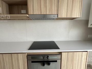 Venta de departamento de tres dormitorios con cochera