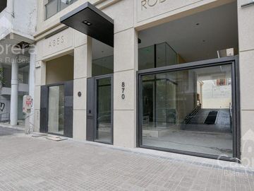 Venta de departamento de tres dormitorios con cochera