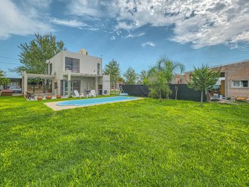 Casa con pileta, Tierra de sueños 3 Roldan