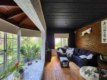 Casa de 4 dormitorios con amplio jardín y pileta en Funes, garita 6