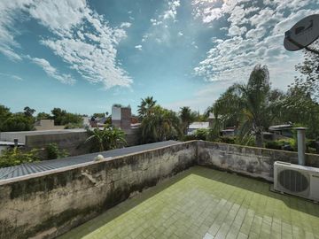 Casa de 4 dormitorios con amplio jardín y pileta en Funes, garita 6