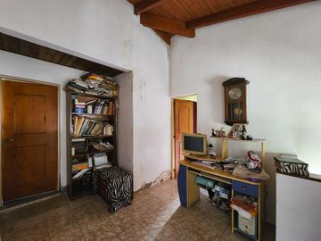 Casa de 4 dormitorios con amplio jardín y pileta en Funes, garita 6