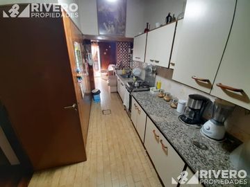 CASA EN VENTA EN CASTELAR NORTE - EXCELENTE UBICACIÓN