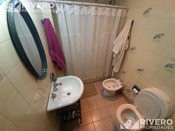 CASA EN VENTA EN CASTELAR NORTE - EXCELENTE UBICACIÓN