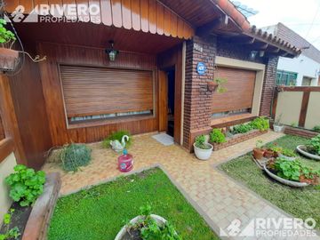 CASA EN VENTA EN CASTELAR NORTE - EXCELENTE UBICACIÓN