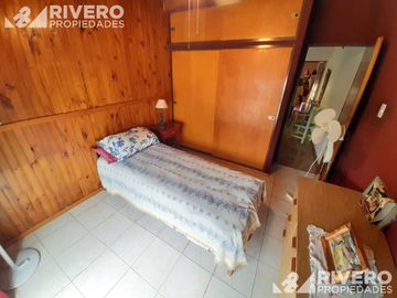 CASA EN VENTA EN CASTELAR NORTE - EXCELENTE UBICACIÓN