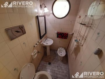 CASA EN VENTA EN CASTELAR NORTE - EXCELENTE UBICACIÓN