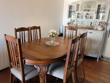 PISO DE 3 AMBIENTES CON DEPENDENCIA, BALCÓN CORRIDO Y ESPACIO GUARDACOCHE!!