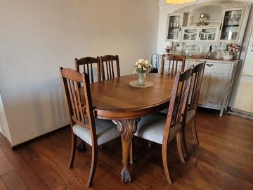 PISO DE 3 AMBIENTES CON DEPENDENCIA, BALCÓN CORRIDO Y ESPACIO GUARDACOCHE!!