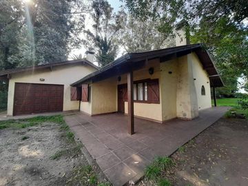 Excelente casa quinta sobre lote de 6615 mts2