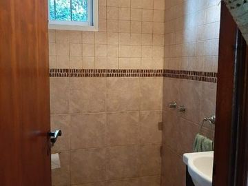 Excelente casa quinta sobre lote de 6615 mts2