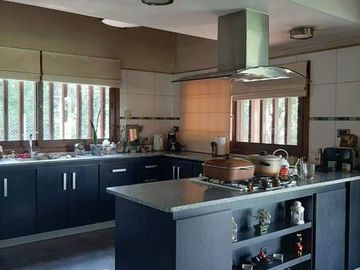 Excelente casa quinta sobre lote de 6615 mts2