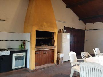 Excelente casa quinta sobre lote de 6615 mts2