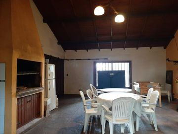 Excelente casa quinta sobre lote de 6615 mts2