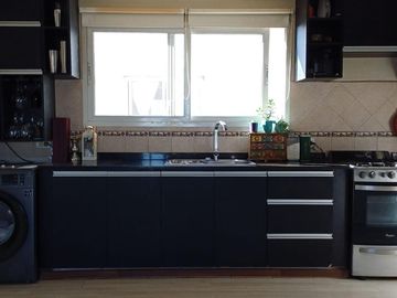 VENTA: SEMIPISO  2 DORM C/BALCON Y COCHERA - APTO A CREDITO - AREA CENTRO SUR - NQN CAP.