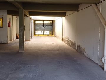 VENTA: SEMIPISO  2 DORM C/BALCON Y COCHERA - APTO A CREDITO - AREA CENTRO SUR - NQN CAP.