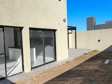 Costas de Manantiales - Dúplex - 3 dormitorios 2 baños, Cochera Doble