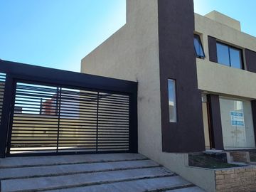 Costas de Manantiales - Dúplex - 3 dormitorios 2 baños, Cochera Doble