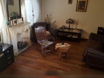 Casa en venta - 3 Dormitorios 3 Baños - 210mts2 - Ituzaingo