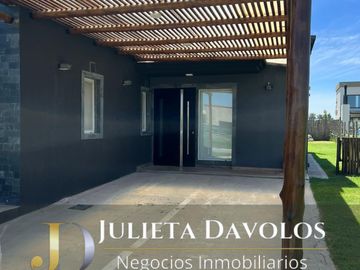 Casa en venta / alquiler en San Sebastián Área 13