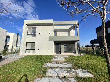 OPORTUNIDAD!!! Casa en venta en Haras Santa Maria - Molino Sur