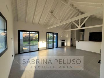 Casa en venta en Country Club  Banco Provincia